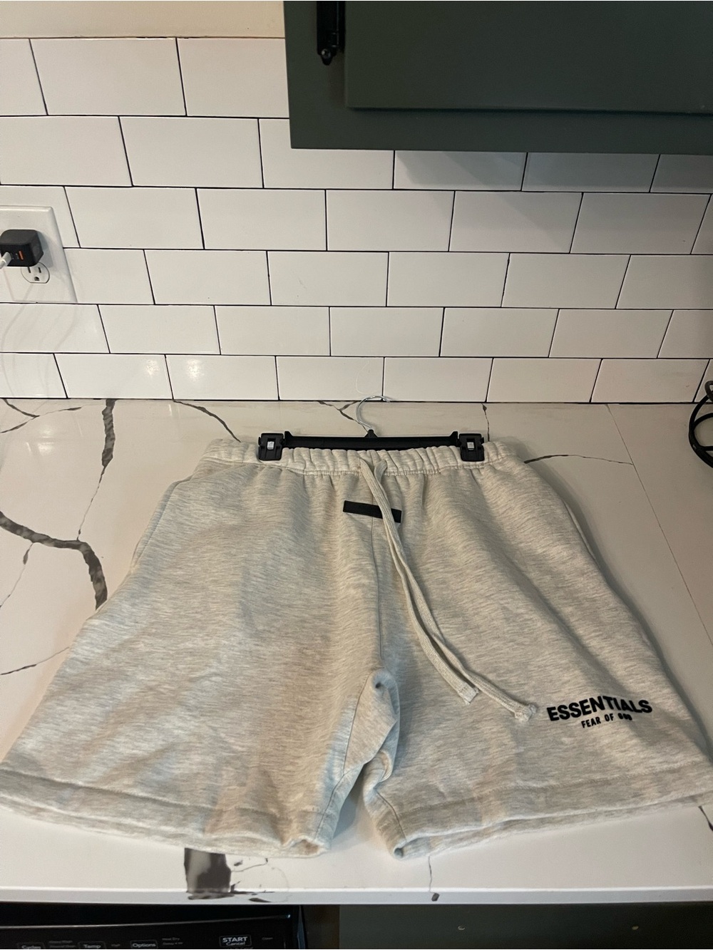 Mens Essential Shorts Size L.